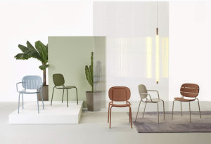 Scab Design zou een uitstekende aanvulling zijn op de Belgian Wood Design showroom. De combinatie van Scab Design stoelen met de prachtige hout- en staalrealisaties van Belgian Wood Design zou een boeiende mix van stijlen en ontwerpen creëren. Door Scab Design stoelen in de showroom op te nemen, zou je klanten een breder scala aan opties kunnen bieden om uit te kiezen. De eigentijdse en innovatieve ontwerpen van Scab Design zouden perfect harmoniëren met de tijdloze uitstraling van de houten en stalen meubels van Belgian Wood Design.
